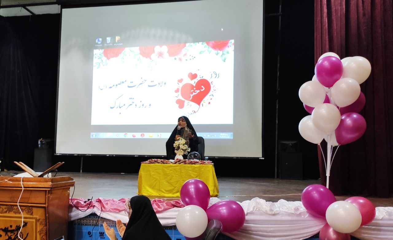 جشن دختران ماه در شهر جیرفت باشکوه برگزار شد