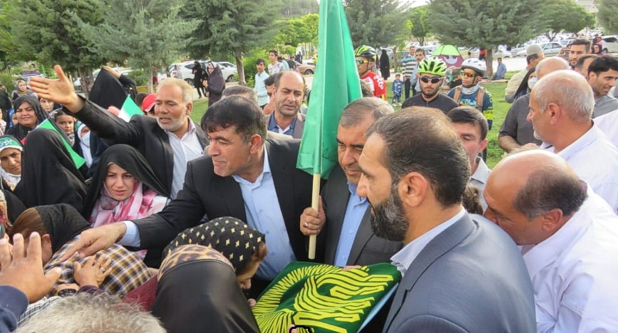 استقبال مردم یاسوج از پرچم متبرک بارگاه امام رضا (ع) و خدام رضوی