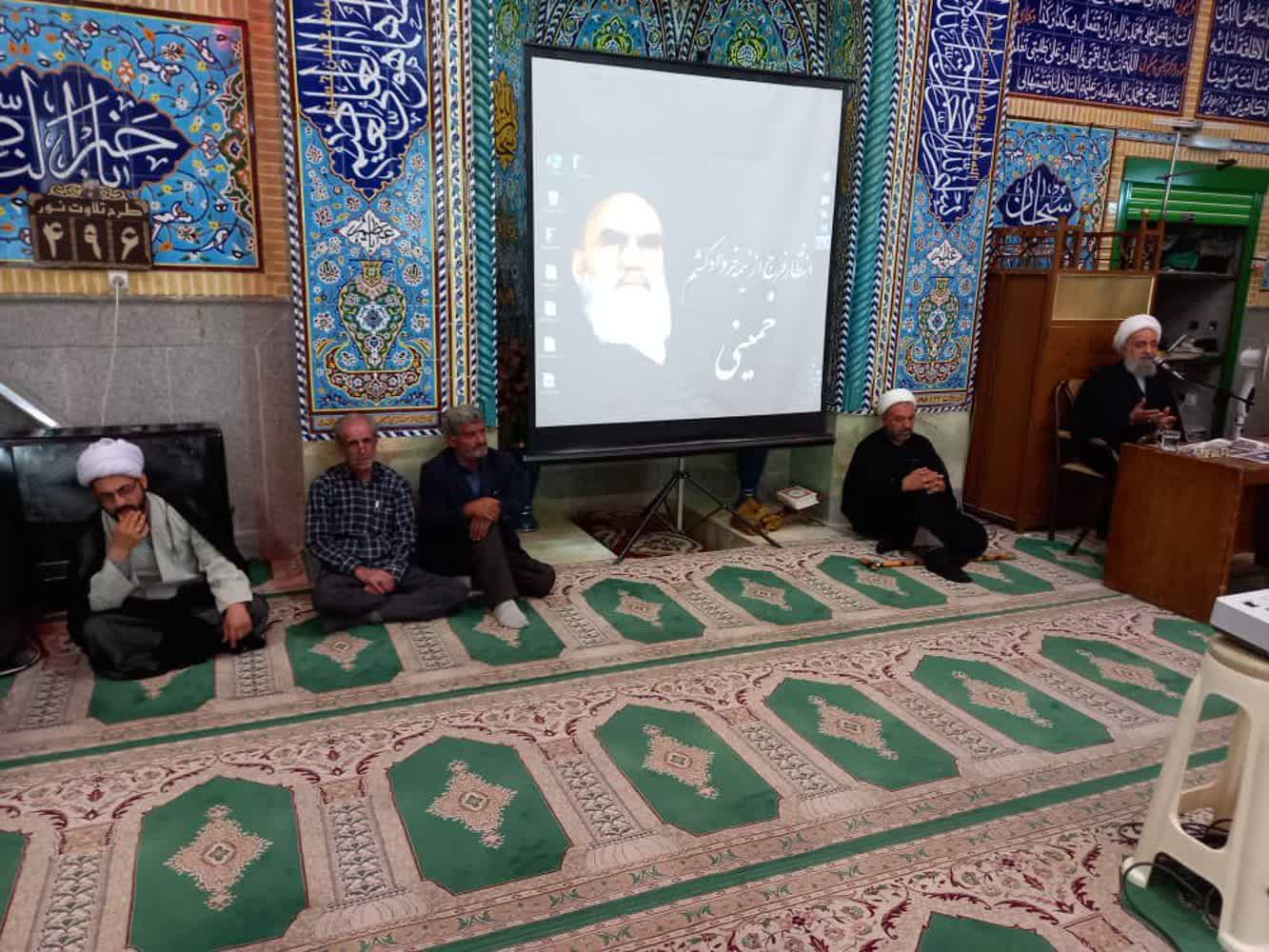 امام خمینی(ره) موفق‌ترین احیاگر دین در دوره معاصر است