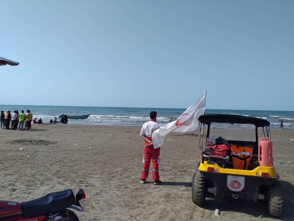 نجات جان مرد ۳۵ ساله توسط نیروهای محلی و نجات غریق/ پسر ۱۱ساله غرق شد 