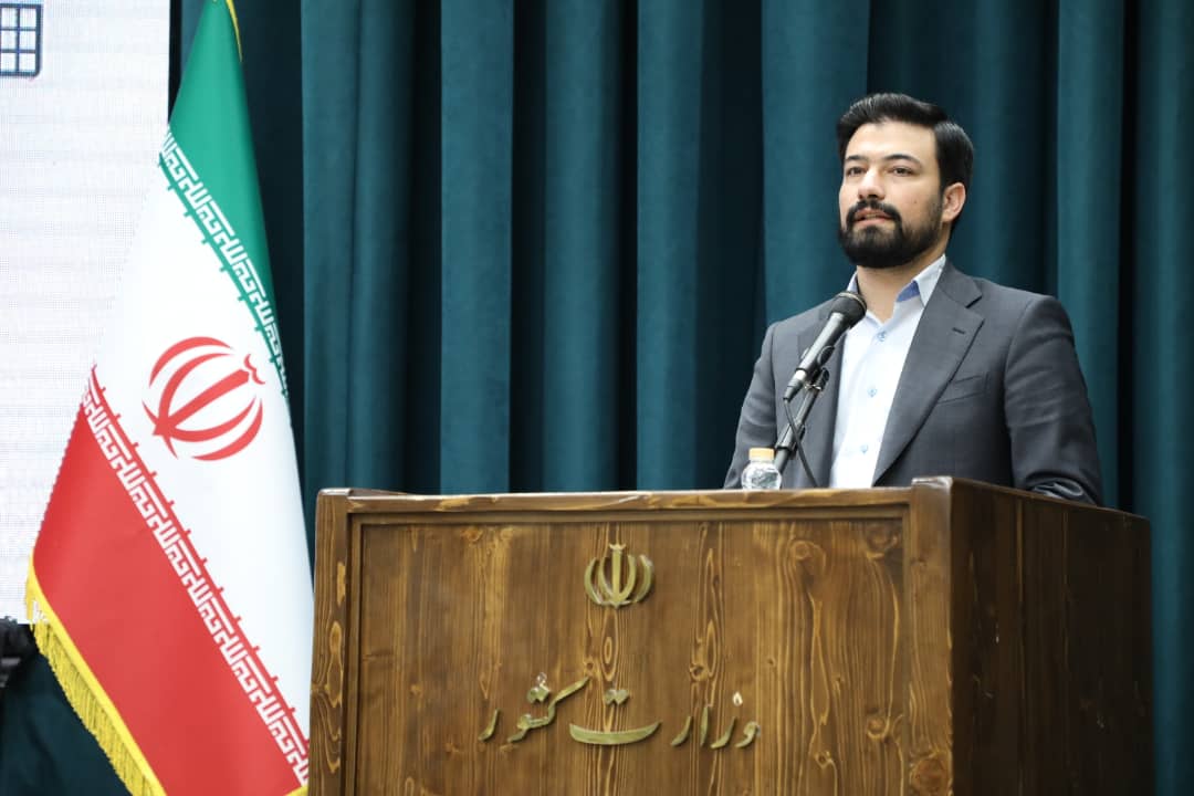  فرهنگ مهاجم بیگانه می خواهد ذائقه موسیقایی مردم را مبتذل کند  