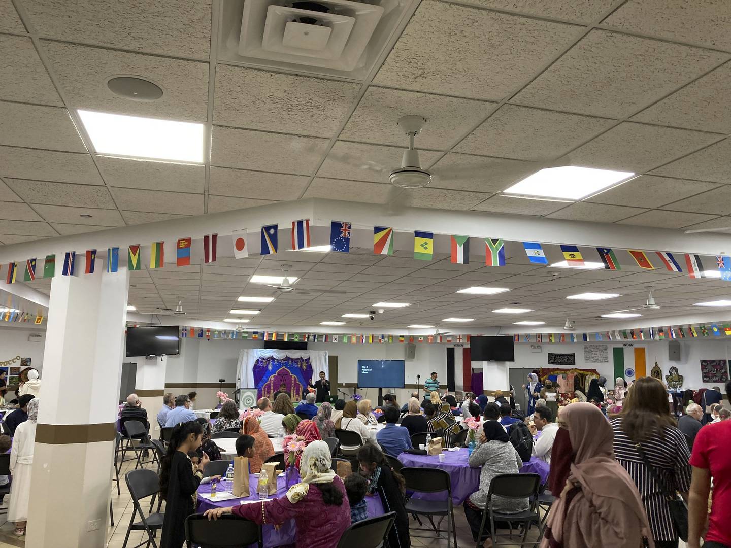 آشنایی غیرمسلمانان با اسلام در مراسم «درهای باز مسجد» ایلینوی 