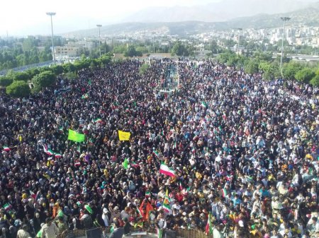 سرود «سلام فرمانده» با حضور اقوام عشایر ایران در یاسوج اجرا شد