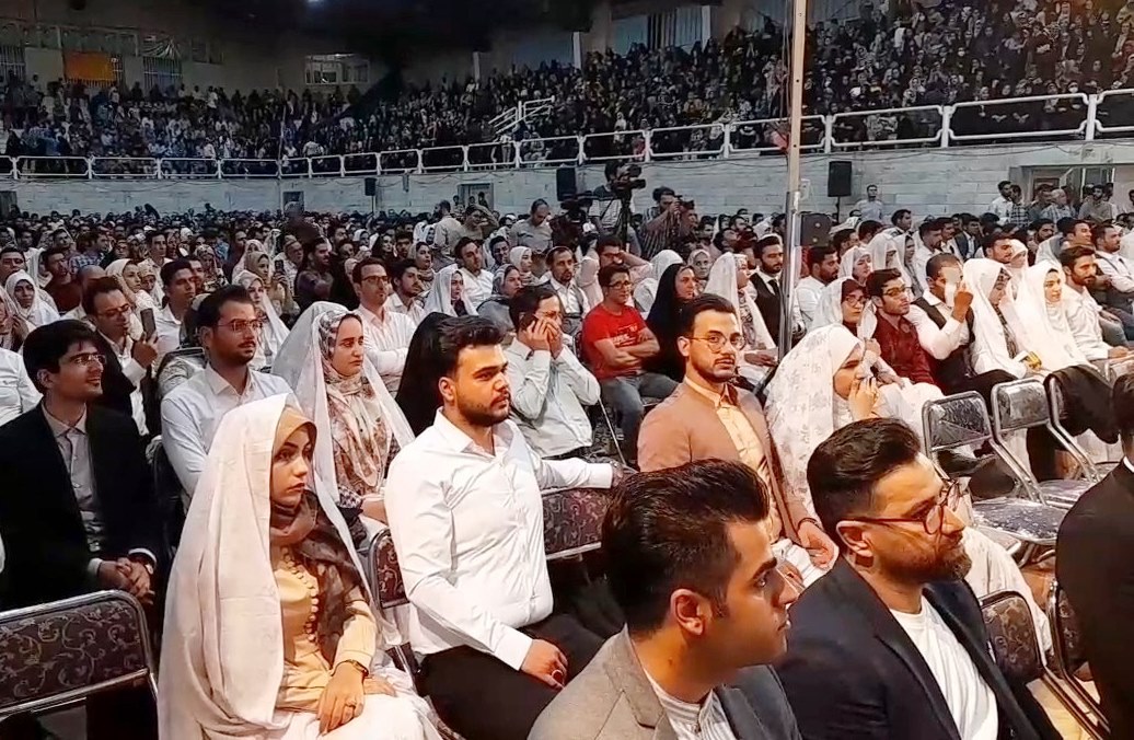 «عروسی مهر و ماه» با حضور ۵۰۰ زوج کاشانی برپا شد