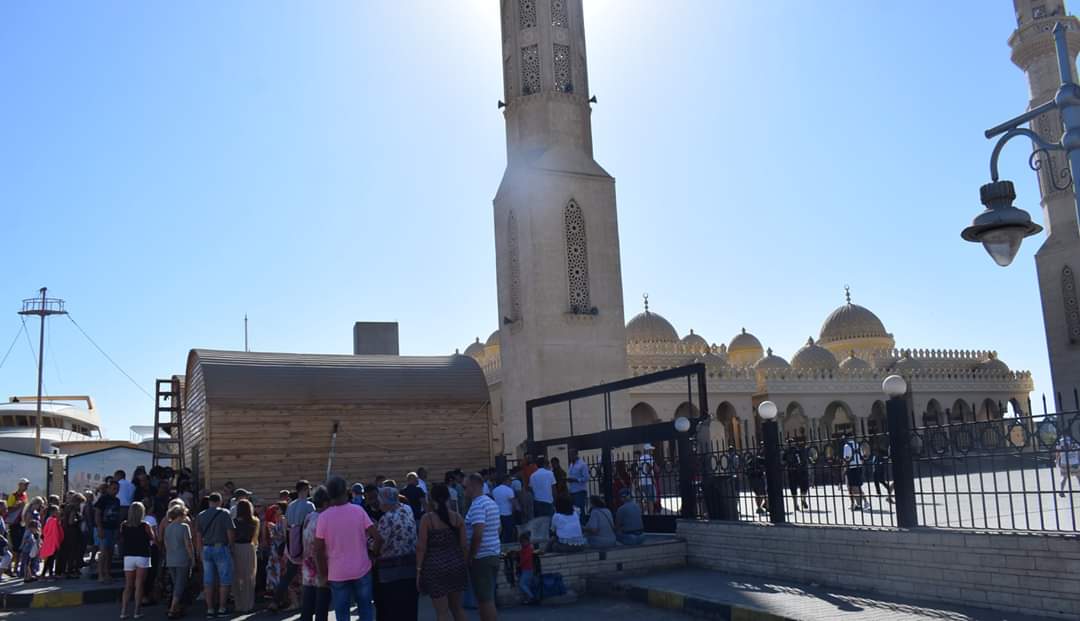 تبلیغ دین اسلام در قالب گردشگری در مسجد «مینا» مصر