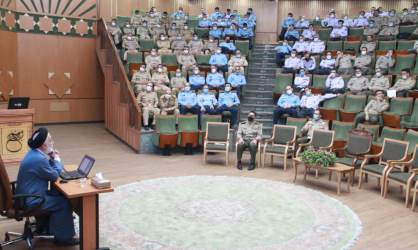 پیوسته امر نماز در برنامه آموزشی فرزندان قرار بگیرد