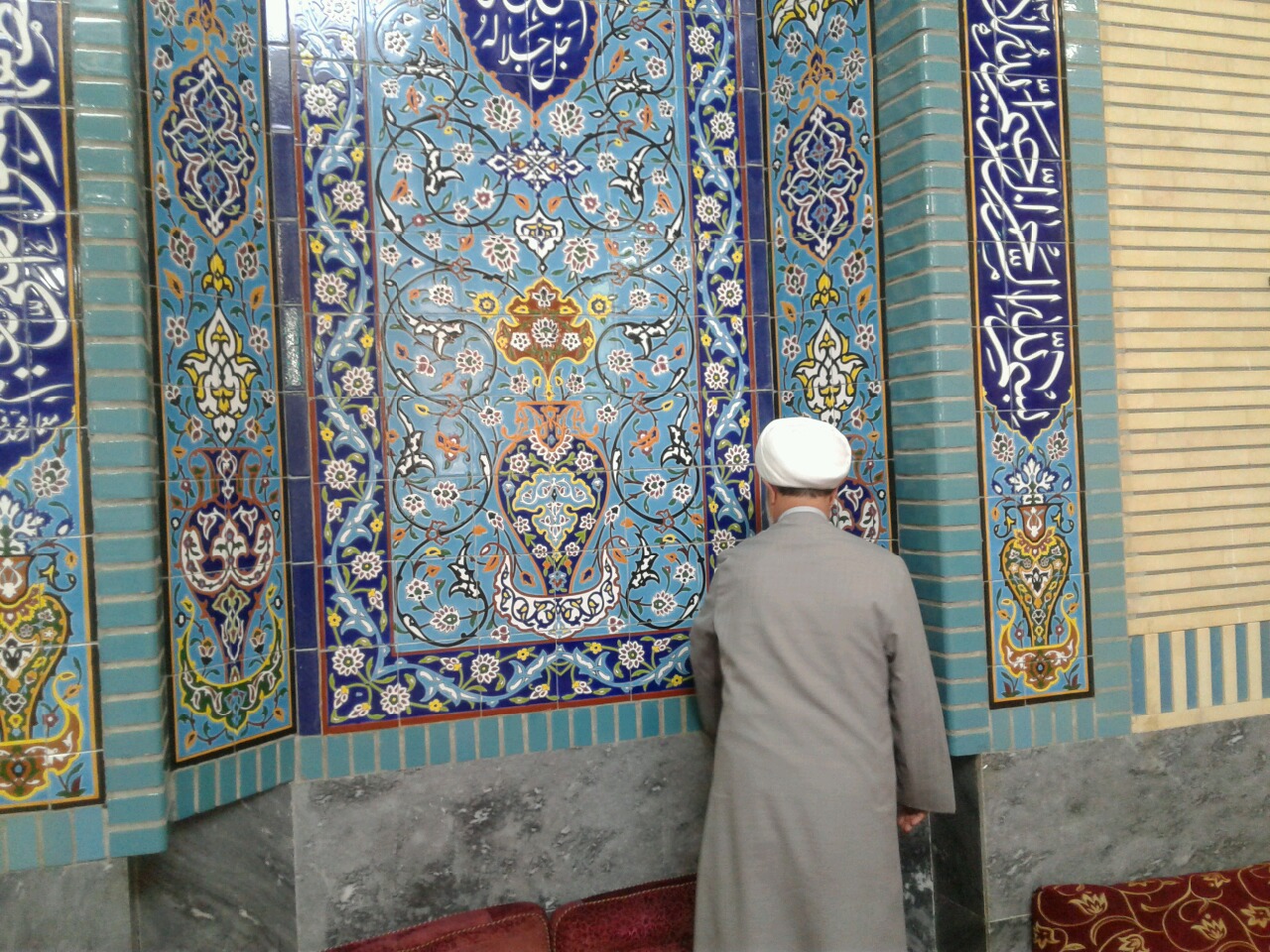  پرچم عزاداری امام حسین(ع)در دامغان به اهتزاز درآمد