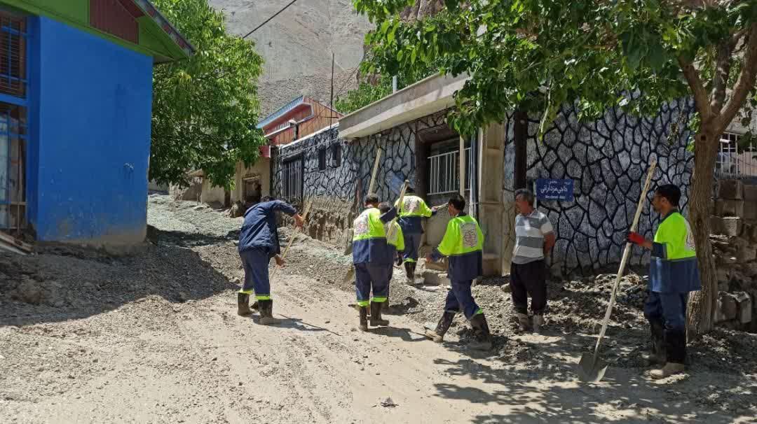 امداد رسانی بخشداری مرکزی شهرستان قرچک به مناطق سیل زده فیروزکوه