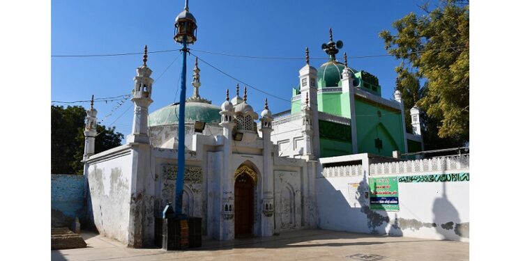 مسجد علوی؛ قدیمی‌ترین مسجد تگ گنبدی در «شکارپور» پاکستان 