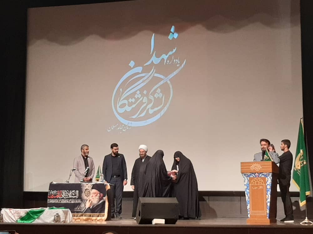 چادر، انتخاب برتر بانوی ایرانی برای امتداد پرچم  داری حضرت زینب(س) است