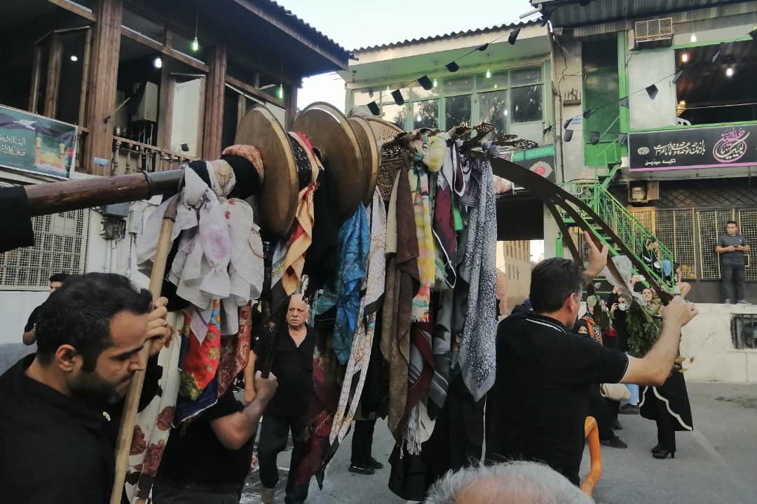 گلستان یکپارچه سیاهپوش محرم شد؛ از طوقبندان تا سفرههای نذری عاشقان حسین(ع)