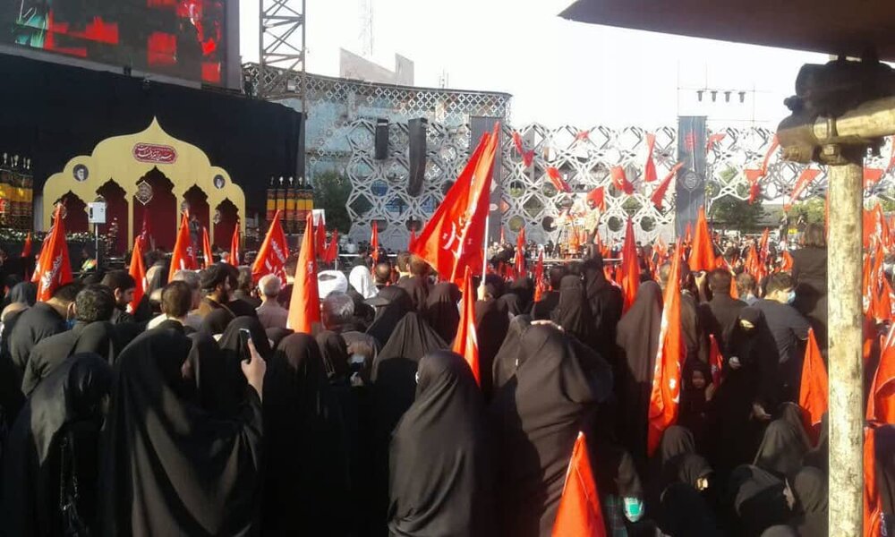 حضور گسترده مردم پایتخت در وداع با شهدای مدافع حرم