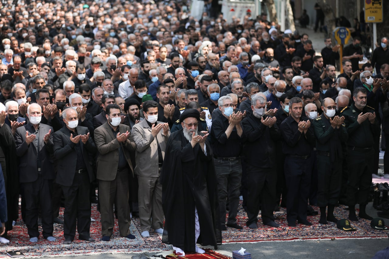  اقامه نماز ظهر عاشورا در گلستان/ عزاداران حسینی مشق بندگی کردند