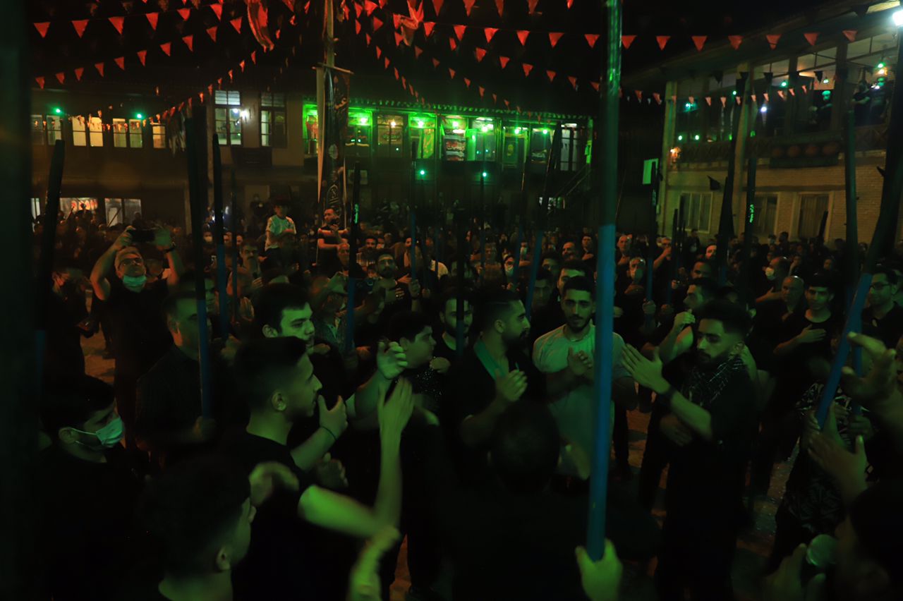مسجدی‌های گراش در آیین «بعثت امت» گرد هم آمدند/ سینه‌زنی سنتی، محور اجتماع عزاداران