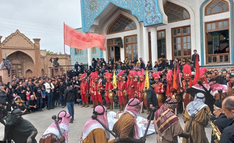 آئین عزاداری دفن شهدای کربلا و شهادت امام سجاد(ع) در بازار سنتی اردبیل برپا شد  