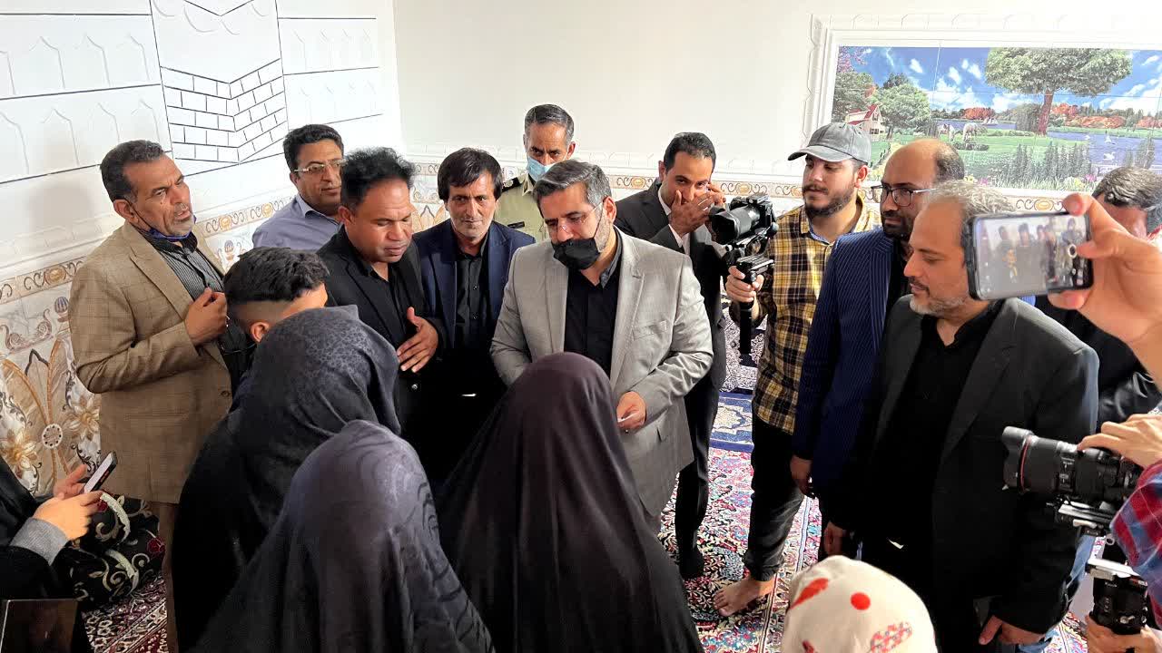 دیدار وزیر فرهنگ و ارشاد اسلامی با خانواده شهید خانه گیر