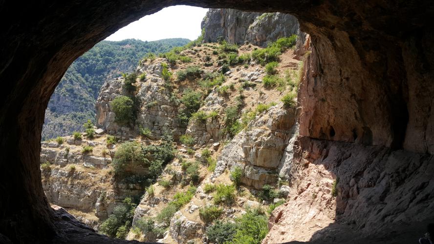 نشانه گذاری مسیر دسترسی به غارهای دربند رشی/ تسهیل بازدید گردشگران از غارهای پارینه سنگی رودبار