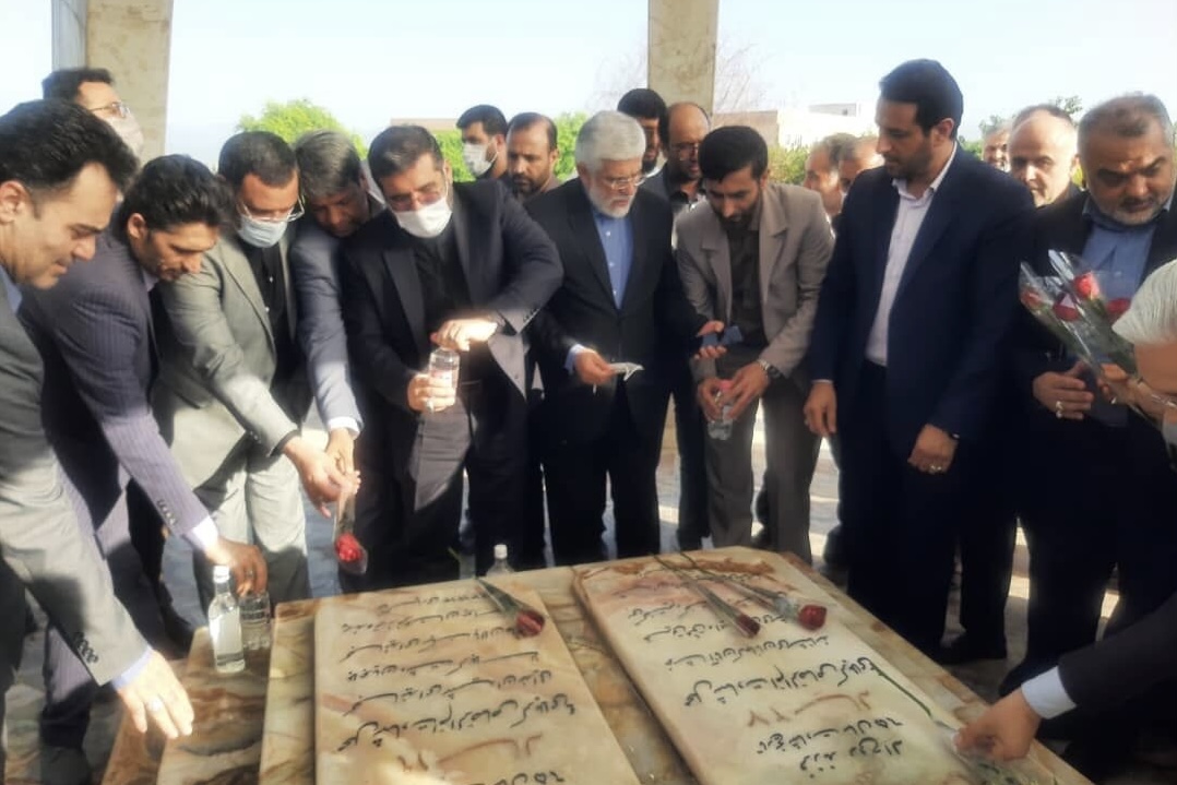 ادای احترام وزیر فرهنگ و ارشاد اسلامی به شهدای گمنام دانشگاه گنبدکاووس