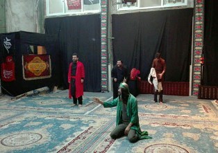 اجرای نمایش حر و تکیه توسط بچه‌های کانون محمد رسول الله(ص)