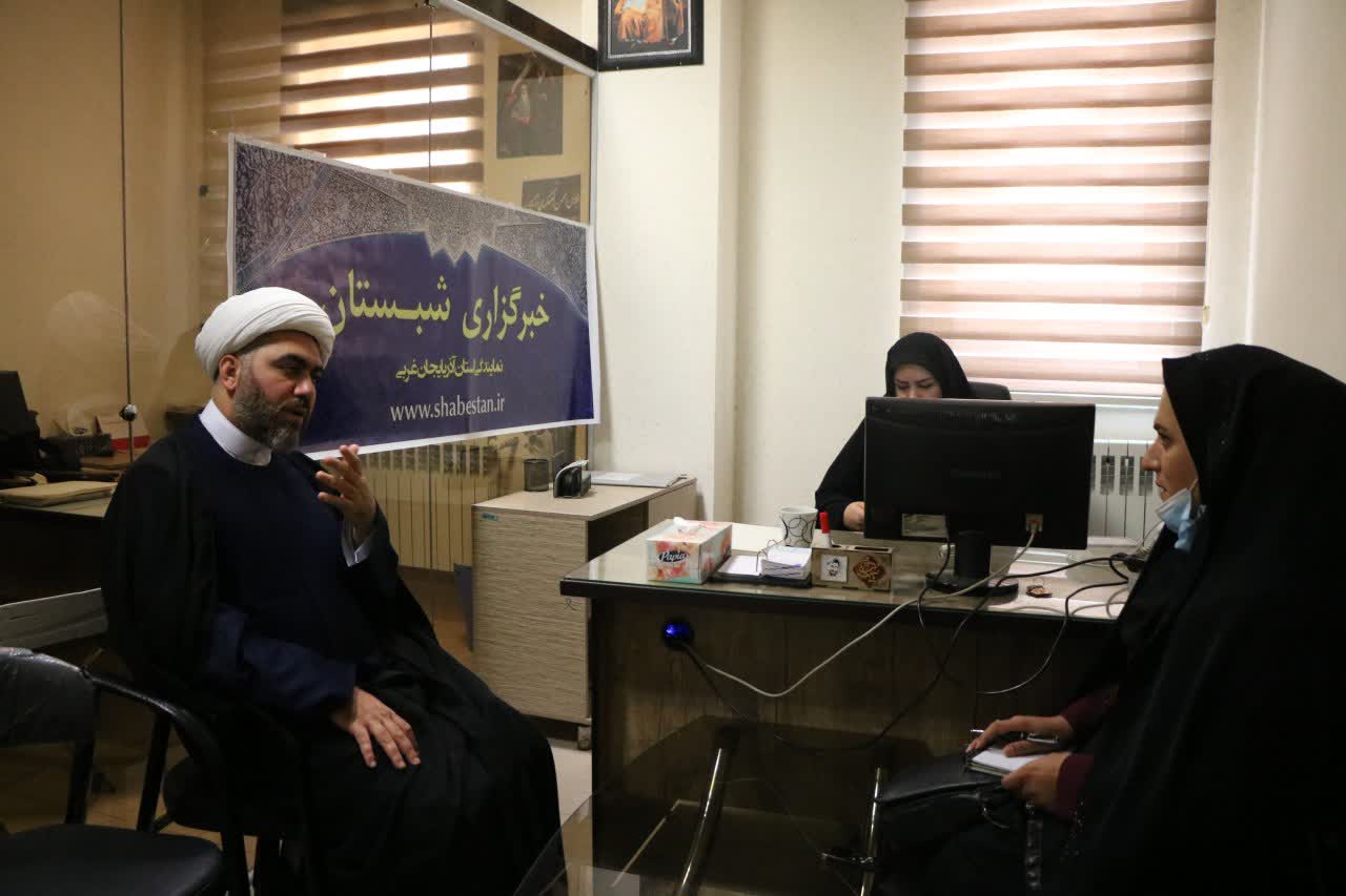 پیشخوان کتابخانه‌ای در راستای ترویج فرهنگ کتابخوانی اجرا می‌شود