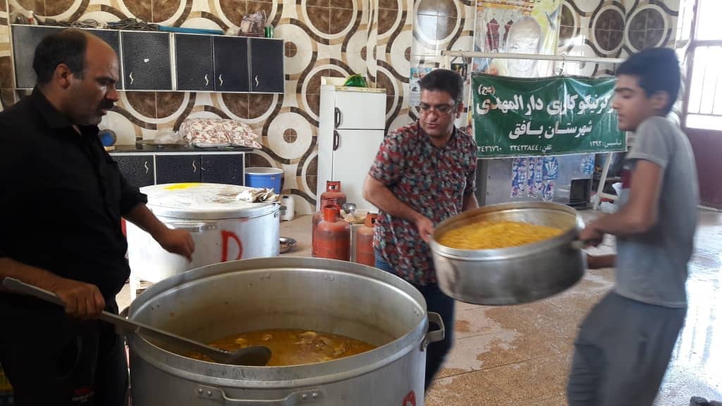 آغاز دومین مرحله از پویش معنوی، طرح اطعام واحسان حسینی در مرکز نیکوکاری دارالمهدی(عج) بافق