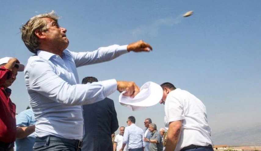 دو وزیر لبنانی به سمت اسرائیل سنگ پرتاب کردند 