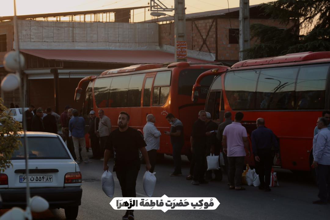 خدمت رسانی۱۸۰ خادم الحسین(ع)موکب کانون شهید«علی گرائیلی» خرماکلا به زائرین اربعین