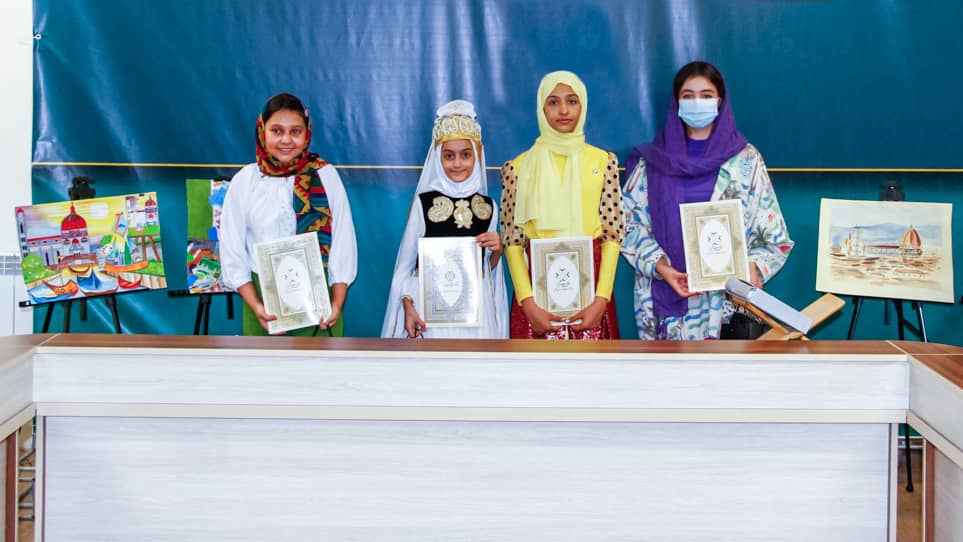 شهرداری شیراز از برگزیدگان مسابقه نقاشی «رنگین کمان صلح، نقشی از فلورانس» تقدیر کرد