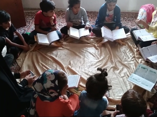 حضور کودکان و نوجوانان در محفل قرآنی کانون «کریم آل طاها» شهر بن