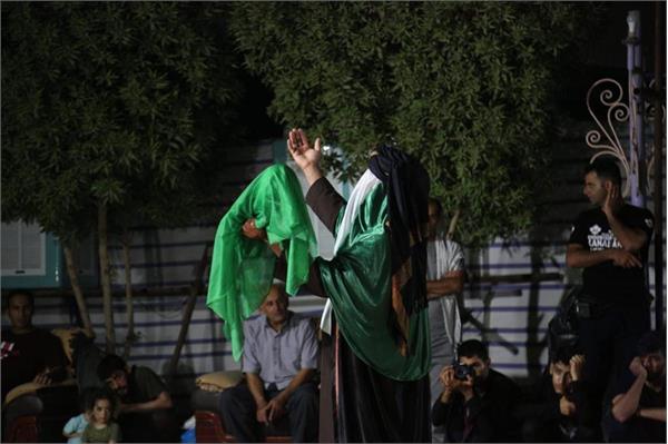  خدمت اعضای کانون انصار المهدی (عج) شهر گوجان به زوار اربعین با اجرای نمایش‌های آیینی در مواکب