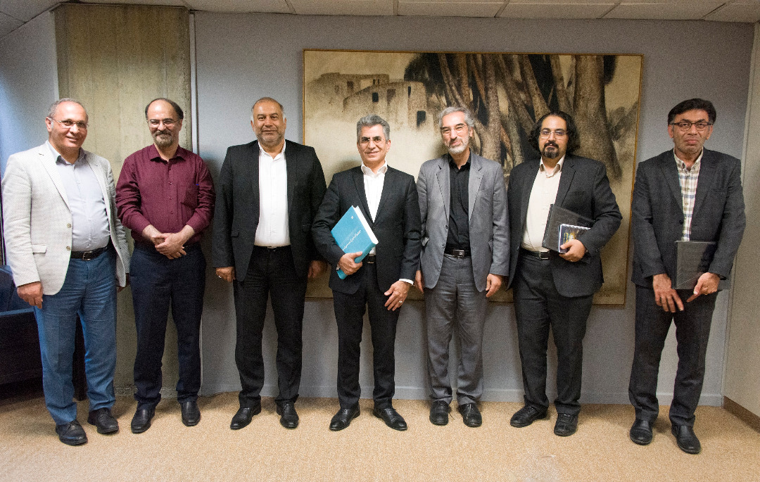 دیدار معاون هنری وزارت ارشاد با رئیس دانشکده هنرهای زیبا در موزه هنرهای معاصر تهران   