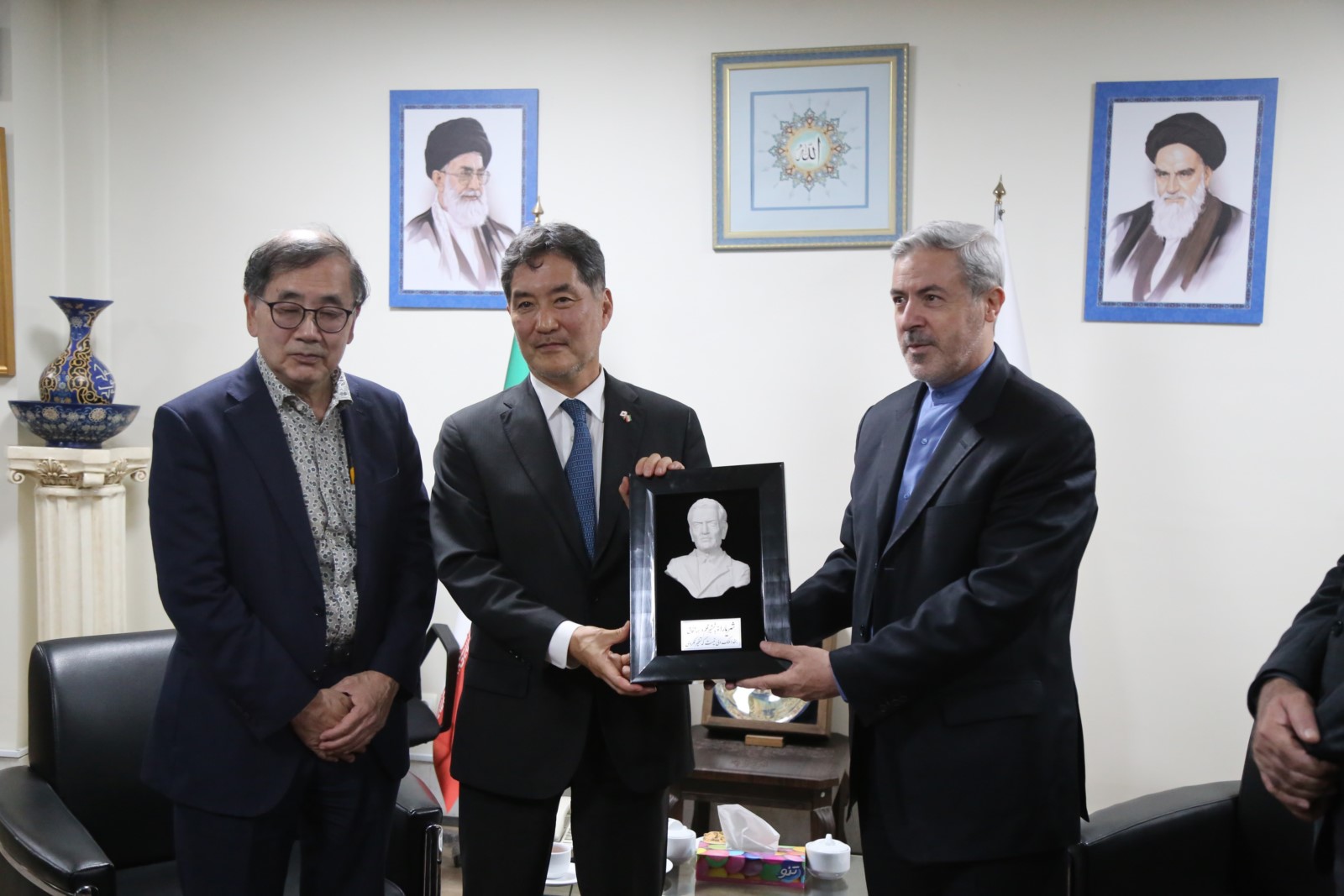 دیدار سفیر ژاپن در ایران با مدیرکل فرهنگ و ارشاد اسلامی آذربایجان‌شرقی 