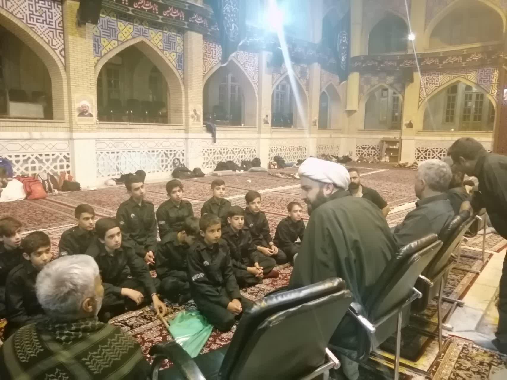 کانون شهید محمدیانی در حرم مطهر رضوی، سرود اجرا کرد