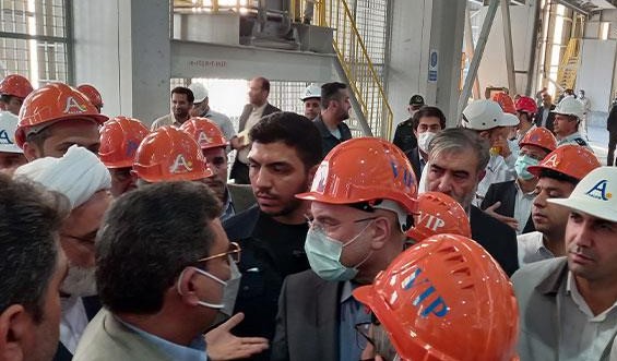 بازدید رئیس قوه مقننه از صنایع لامرد و طرح انتقال آب از خلیج فارس به استان فارس