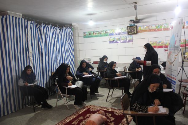 آزمون پایانی دوره آموزشی کمک های اولیه در کانون «ولایت» شهرکرد برگزار شد