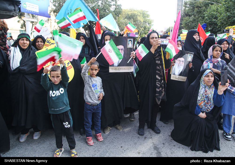 تجمع و راهپیمایی «بانوان فاطمی» در شیراز برگزار شد