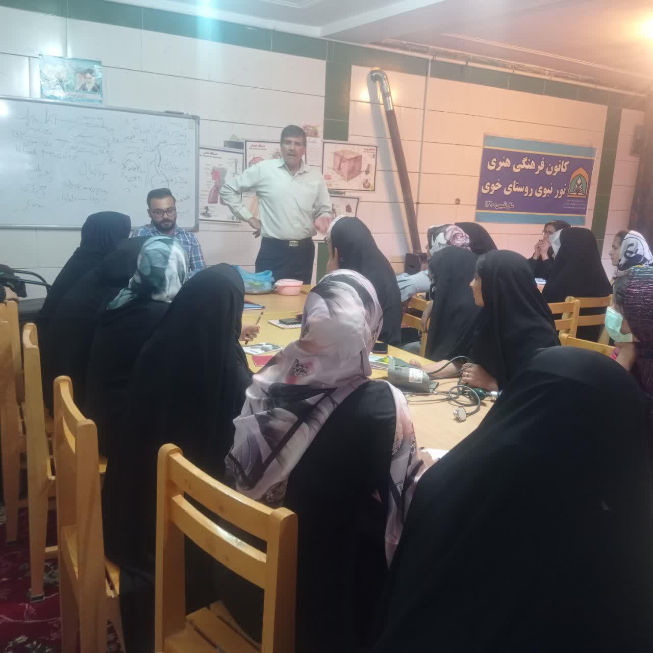 کلاس آموزشی فوریت های پزشکی در مسجد سیدالشهدا (ع) روستای خوی برگزار شد
