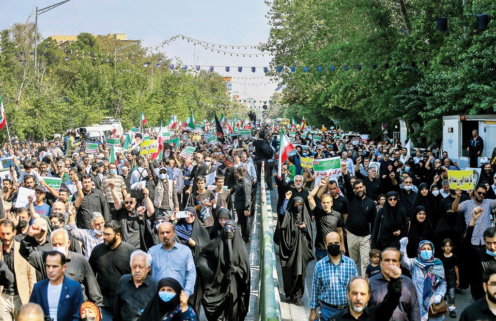 راهپیمایی برای اعلام انزجار از دشمنان در تبریز برگزار شد