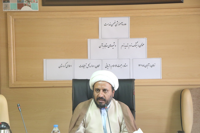 دشمن با القای شبهات، نگاه مردم را از کشور و حاکمیت منفی می‌کند  