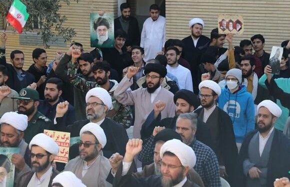 برگزاری تجمع طلاب و روحانیون استان زنجان در حمایت از مرجعیت جهان تشیع 