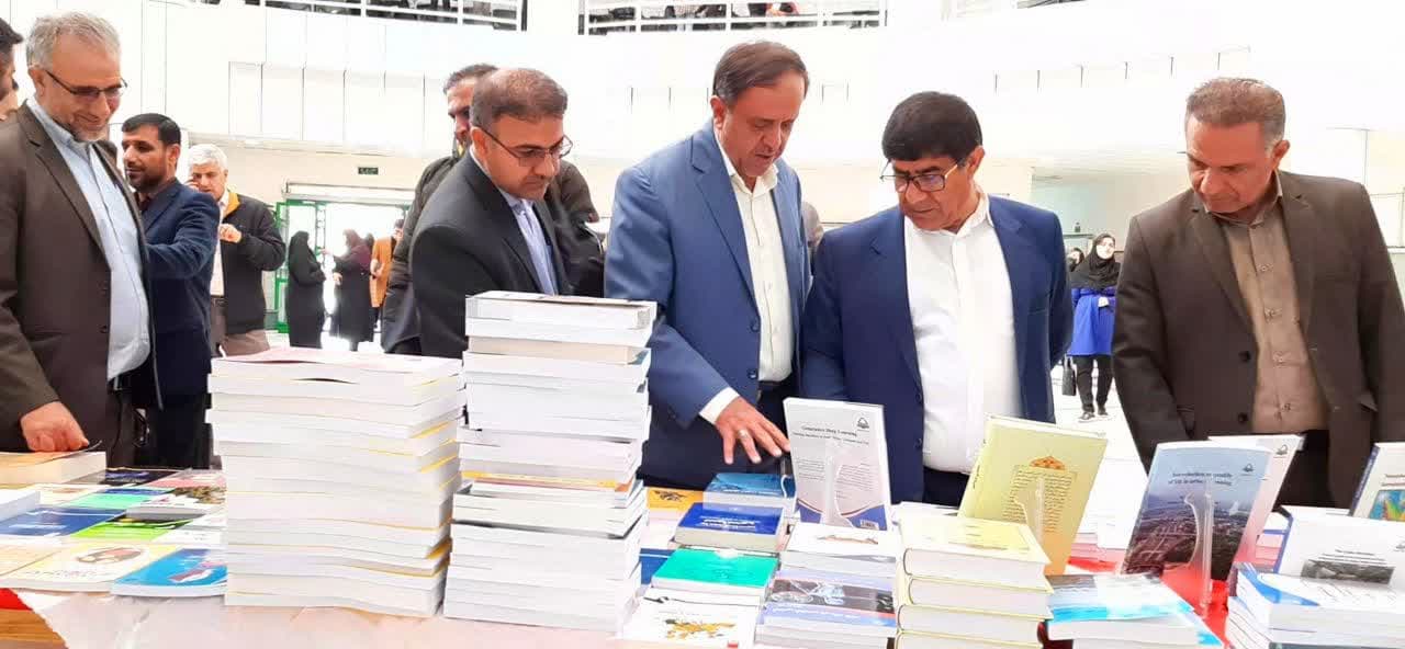 افتتاح نمایشگاه کتاب در دانشگاه یاسوج