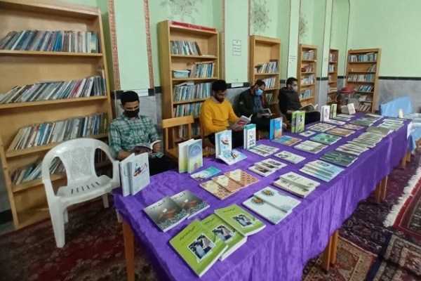 نمایشگاه عرضه کتاب های انقلابی در مسجد انقلاب بجنورد دایر شد 