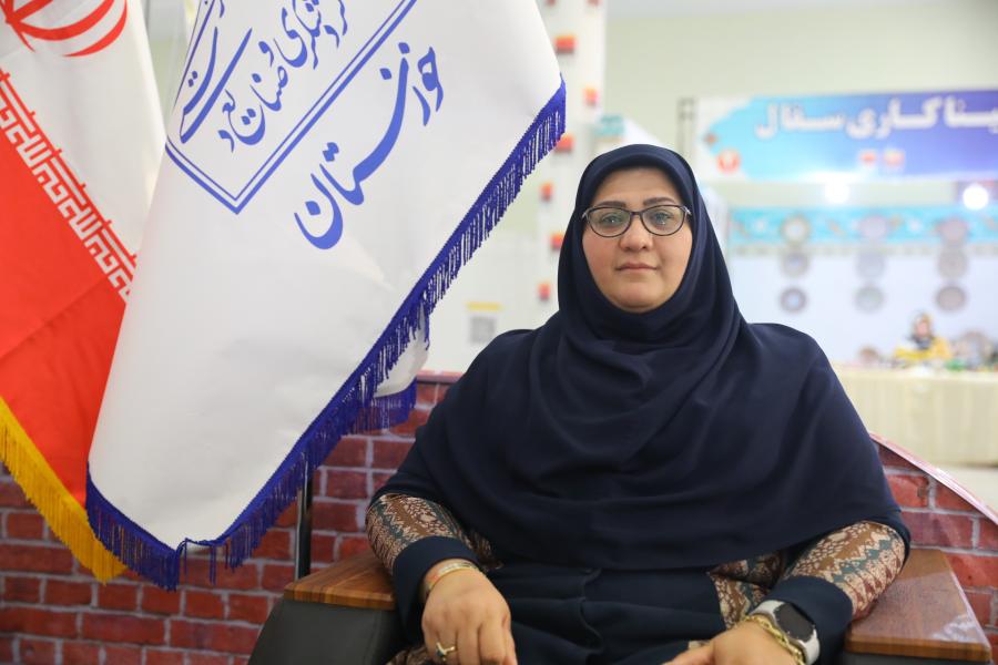 عرضه ۱۷ محصول با مشارکت ۳۹ صنعتگر در جشنواره صنایع‌دستی فولاد خوزستان