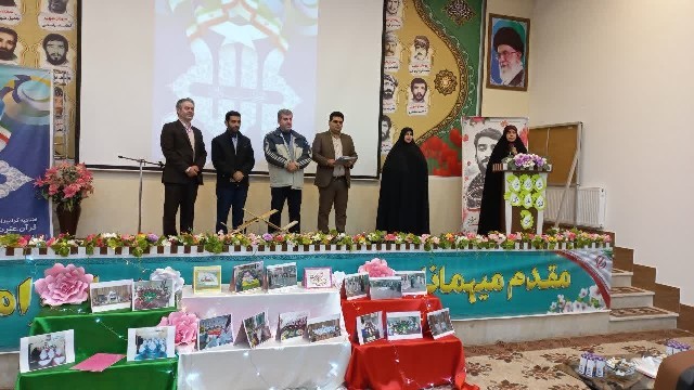 افتتاحیه برنامه‌های هفته قرآن، عترت و نماز در دبستان راهیان کوثر سنندج  