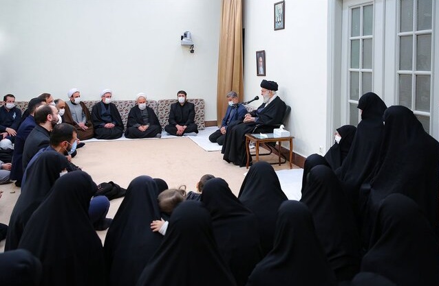  دیدار خانواده آیت‌الله مصباح یزدی با رهبر انقلاب 