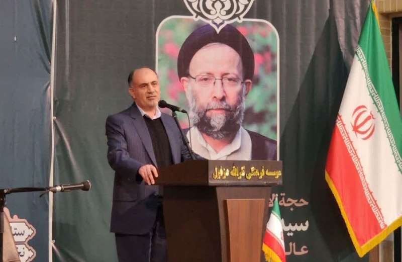 علما باید از نسل مردم و بین مردم باشند