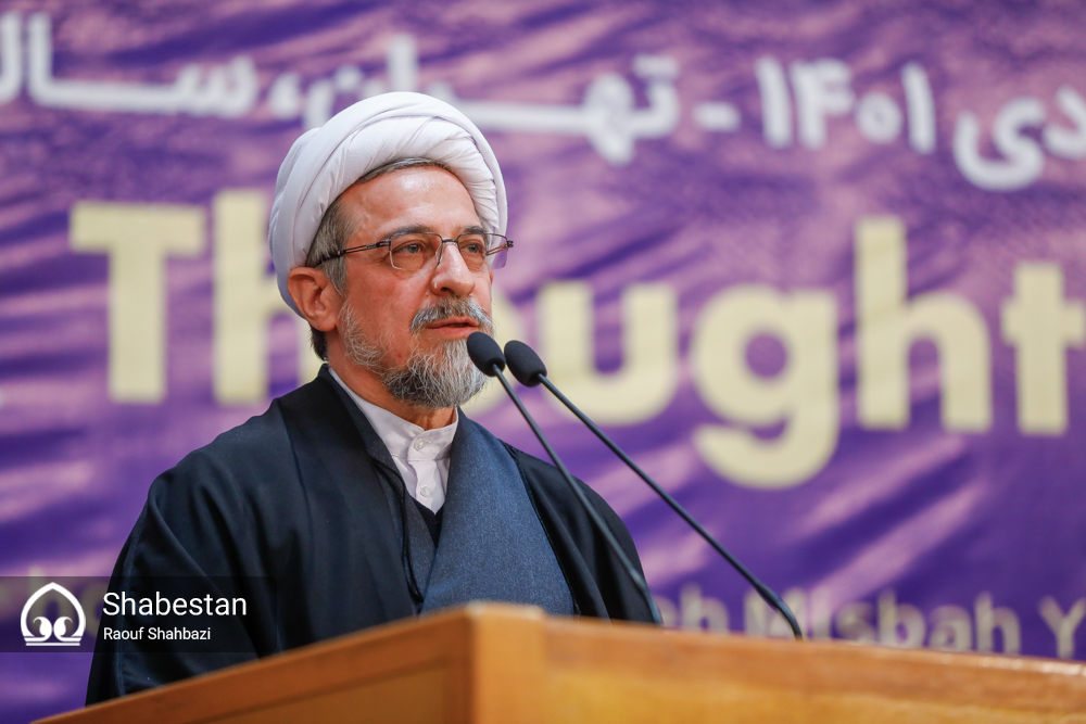 پیروی عالمانه و عاشقانه از ولایت یکی از ویژگی های برجسته آیت الله مصباح یزدی بود 