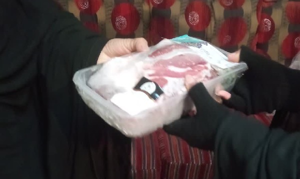 توزیع ۳۲ بسته گوشت متبرک قربانی بین خانواده های نیازمند توسط کانون «مهرپویان»
