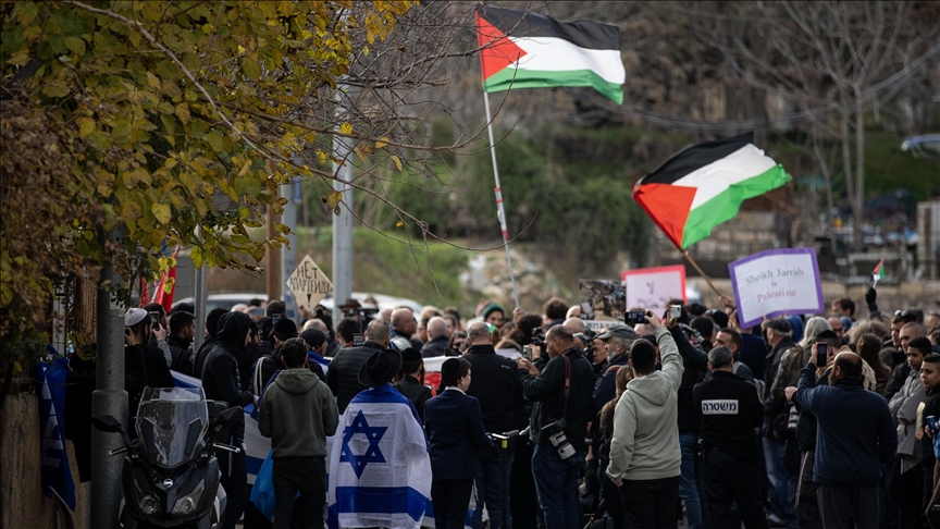مشارکت فعالان اسرائیلی در برافراشتن پرچم فلسطین در قدس شرقی