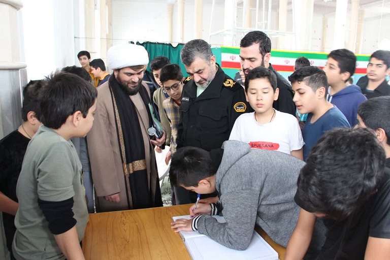 حضور فرمانده انتظامی قم در جمع معتکفین نوجوان کادر کانون های مساجد استان قم